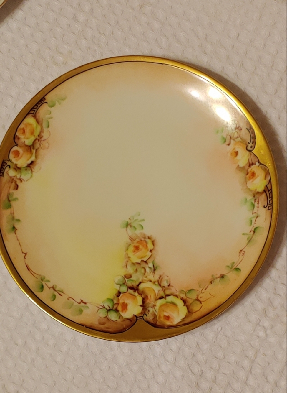 Elegant Gold-Trim Floral Dinner Plate - Yellow Rose Design